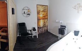 Ferienwohnung Christine Mit Sauna Und Whirlpool